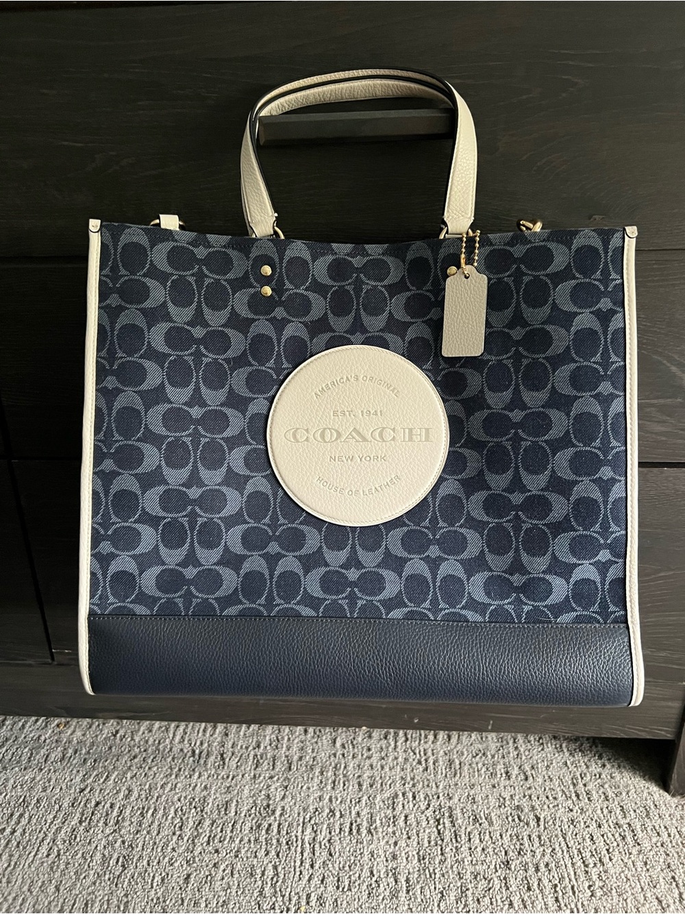Coach Dempsy  Signature Canvas Tote in Navy and White new